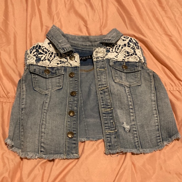 Jean jacket - Picture 1 of 3